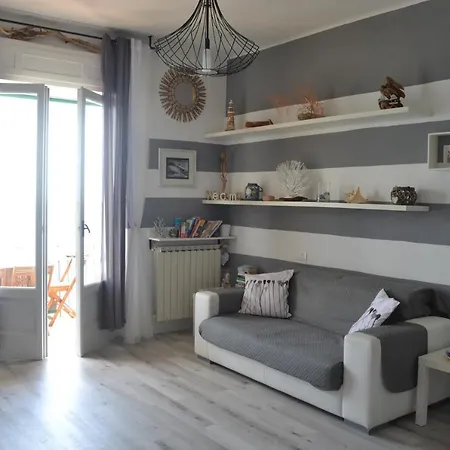 Tramonto Sul Mare Apartment *