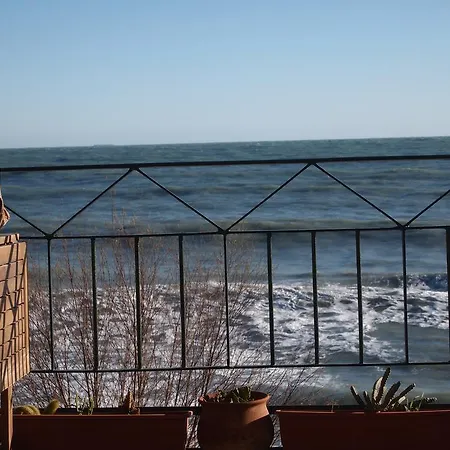 Tramonto Sul Mare مونتيروسّو ال ماري